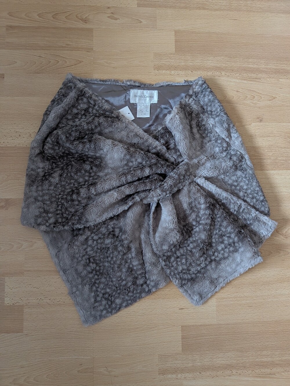 Beta's Choice Faux-fur Grey Shawl